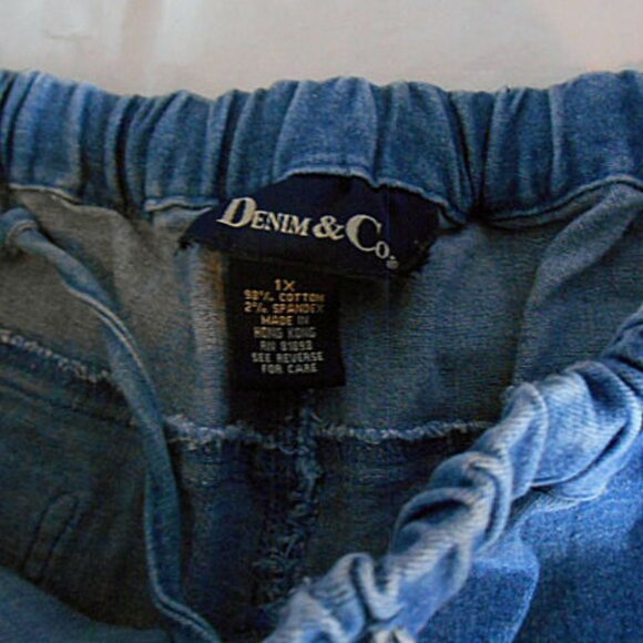 Denim and Company capris with lacey leg bottoms size 1X - Picture 3 of 3
